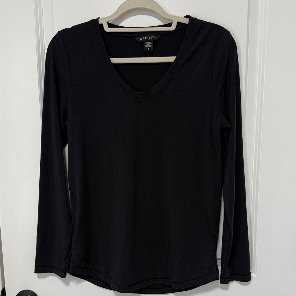 Athleta Women’s Essential Long V-Neck Black Top Soft Lightweight size Small